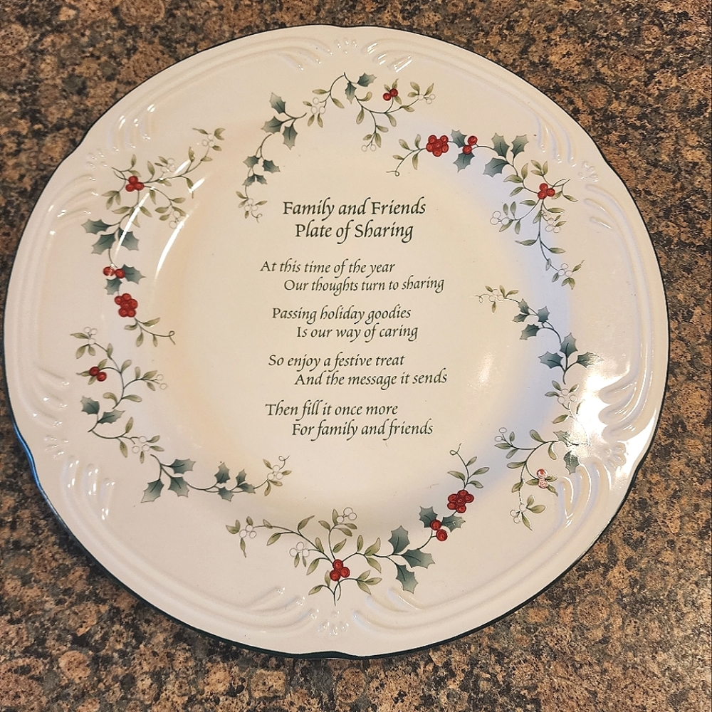 Pfaltzgraff Friends And Family Sharing Plate, Winterberry